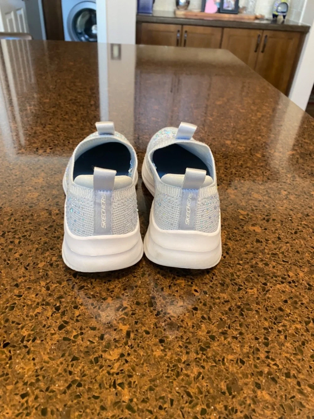 Skechers Girls Dazzle Light Blue Sparkle Sneakers EUC SIZE 2 – Very Lightly Used